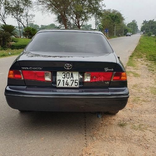 Gia đình cần bán xe ô tô Toyota camry