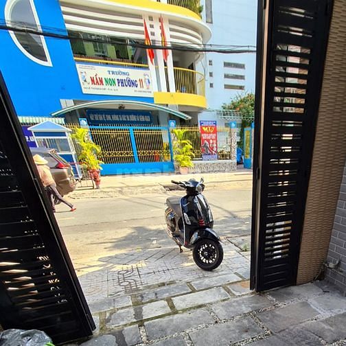 Bán Nhà Mới Xây Đẹp , Xe Hơi Đậu Trong Nhà Trung Tâm Quận 11 