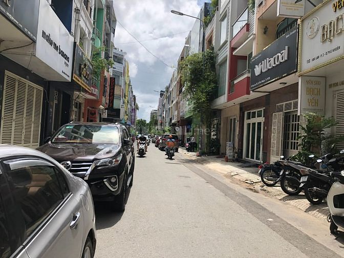 Bán nhà đường Hoa, vị trí rất đẹp, cách Phan Xích long 30m