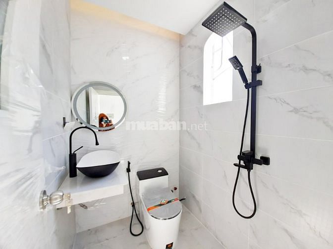 Chính chủ bán gấp căn nhà 1trệt4 lầu 54m2 ngã tư Võ Văn Kiệt giá 5tỷ2.