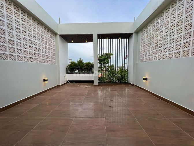 Chính chủ bán gấp căn nhà 1trệt4 lầu 54m2 ngã tư Võ Văn Kiệt giá 5tỷ2.