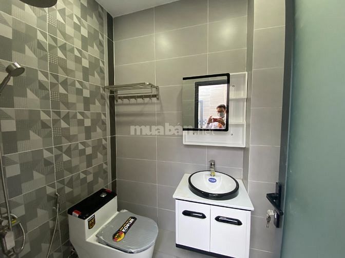 Chính chủ bán gấp căn nhà 1trệt4 lầu 54m2 ngã tư Võ Văn Kiệt giá 5tỷ2.