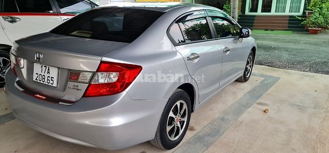 Honda Civic 1.8AT 2016 nệm da xịn, màn hình Android lớn, mâm đúc đẹp