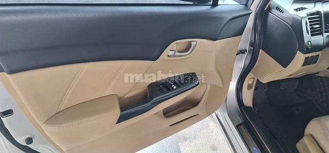 Honda Civic 1.8AT 2016 nệm da xịn, màn hình Android lớn, mâm đúc đẹp