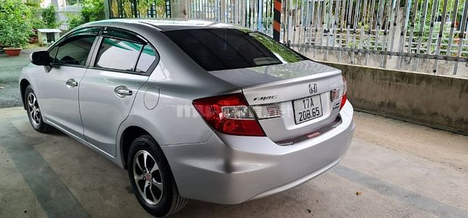 Honda Civic 1.8AT 2016 nệm da xịn, màn hình Android lớn, mâm đúc đẹp