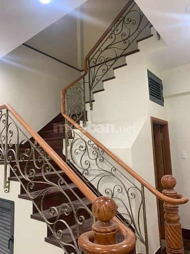 Bán nhà 2 mặt hẻm trước và hẻm sau Trần Bình Trọng, Phường 2, Quận 5