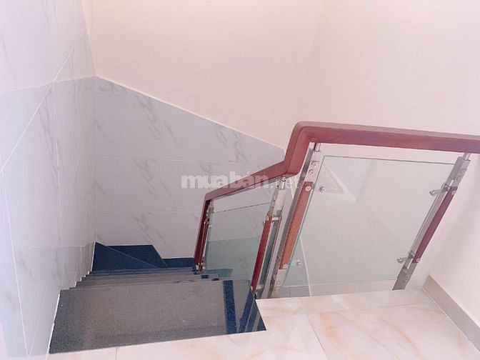 Bán nhà đường Nguyễn Tất Thành Quận 4, gần đại học Luật, 4x10m, 4 tầng