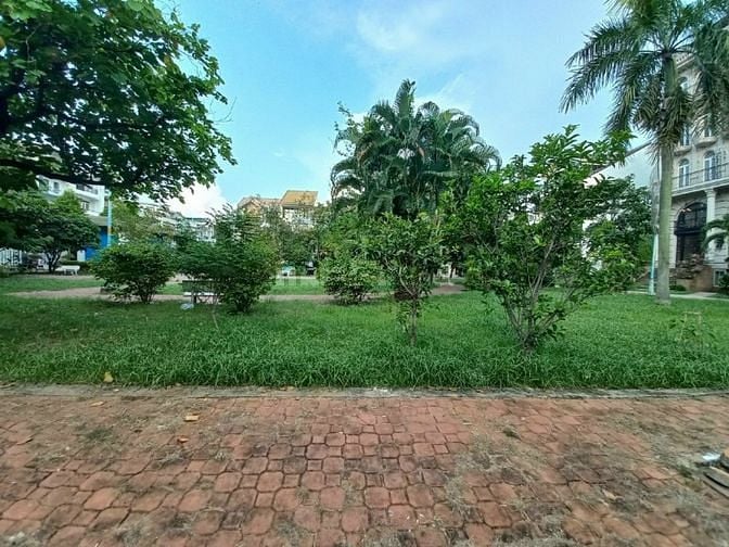 Đất 8 x 20m Hướng Tây Nam . Nam Long  PHÚ thuận .Q7