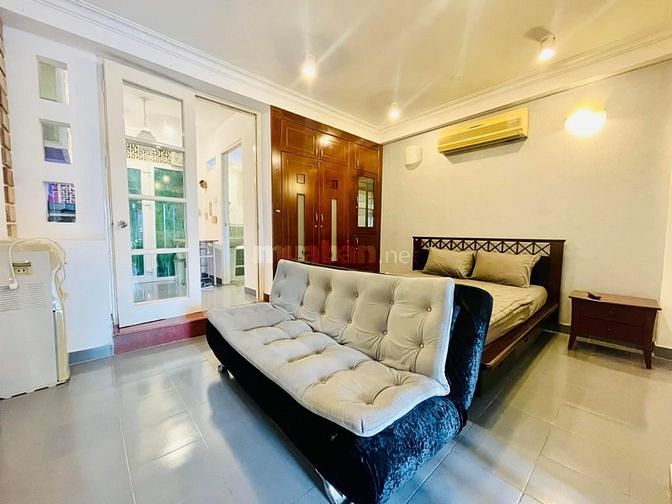 CHDV 1pn (50m2) view bờ kè Q1, thang máy, phòng trống vào ở liền