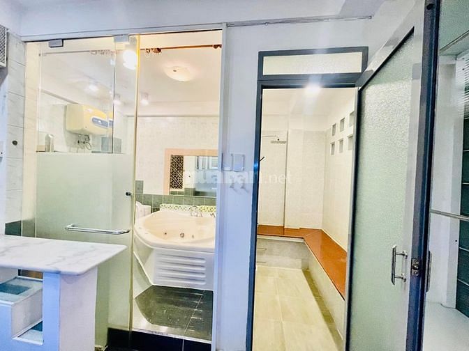 CHDV 1pn (50m2) view bờ kè Q1, thang máy, phòng trống vào ở liền