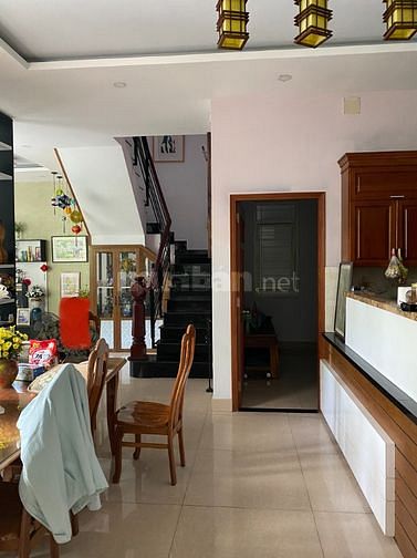 Biệt thự sân vườn ngang 10 x 12, đường trước mặt nhà 7m, khu văn minh