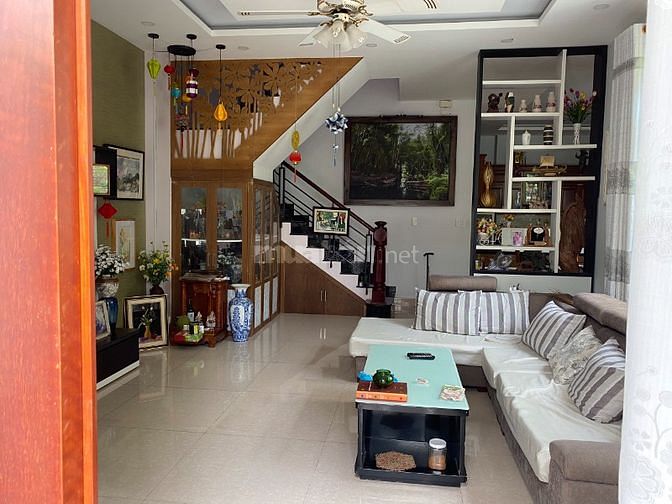 Biệt thự sân vườn ngang 10 x 12, đường trước mặt nhà 7m, khu văn minh
