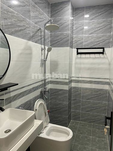 Nhà đẹp đối diện công viên, đường Bình Thành