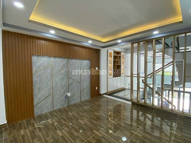 Nhà đẹp đối diện công viên, đường Bình Thành