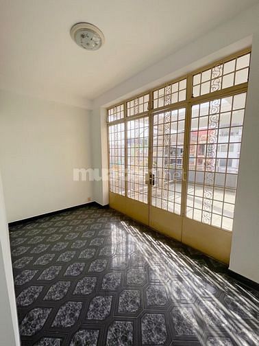 Mặt tiền kinh doanh Lạc Long Quân P5 Q11. 4,2 x 12,4m vuông vức