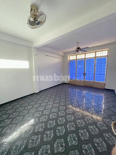 Mặt tiền kinh doanh Lạc Long Quân P5 Q11. 4,2 x 12,4m vuông vức