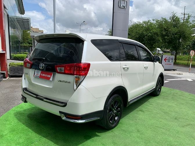 Innova Venturer 2019 số tự động màu trắng - xe đẹp vô nhiều đồ chơi