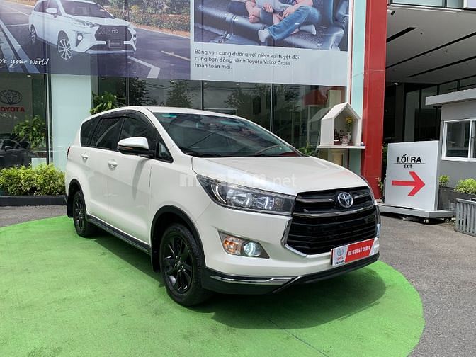 Innova Venturer 2019 số tự động màu trắng - xe đẹp vô nhiều đồ chơi