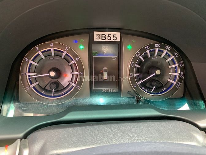Innova Venturer 2019 số tự động màu trắng - xe đẹp vô nhiều đồ chơi