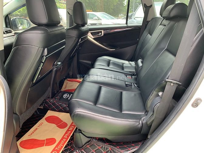 Innova Venturer 2019 số tự động màu trắng - xe đẹp vô nhiều đồ chơi