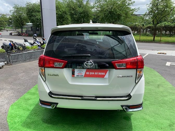 Innova Venturer 2019 số tự động màu trắng - xe đẹp vô nhiều đồ chơi
