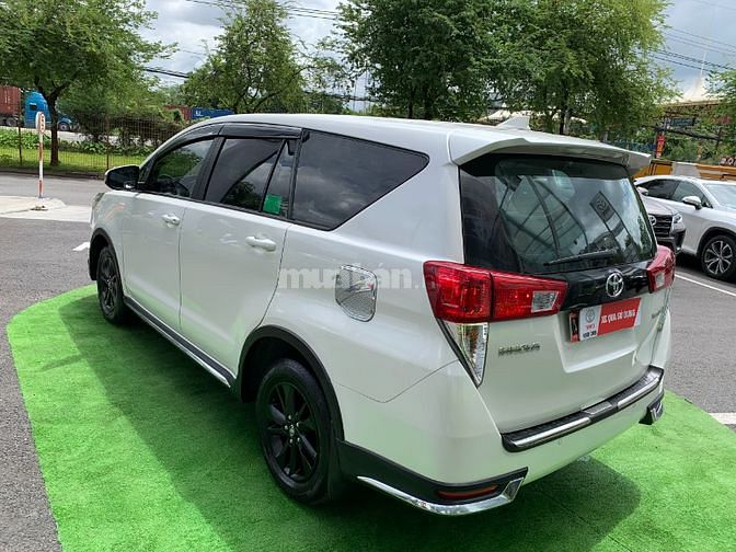 Innova Venturer 2019 số tự động màu trắng - xe đẹp vô nhiều đồ chơi
