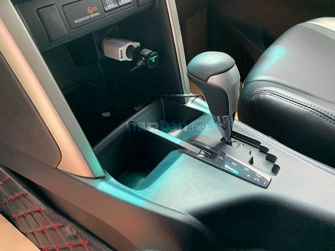 Innova Venturer 2019 số tự động màu trắng - xe đẹp vô nhiều đồ chơi