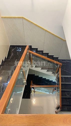 Nhà 1 trệt, 3 lầu, 80 m2, giá 7, 8 tỷ , N V T , L T Mỹ Q9 Thủ Đức HCM