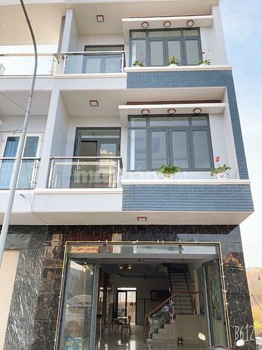 Nhà 1 trệt, 3 lầu, 80 m2, giá 7, 8 tỷ , N V T , L T Mỹ Q9 Thủ Đức HCM