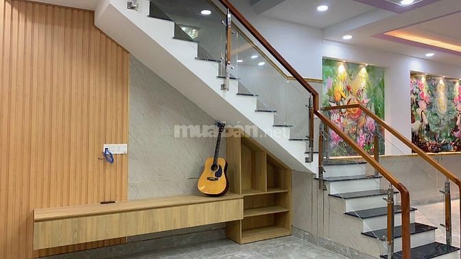 Nhà 1 trệt, 3 lầu, 80 m2, giá 7, 8 tỷ , N V T , L T Mỹ Q9 Thủ Đức HCM