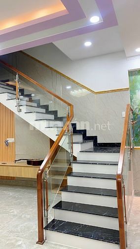 Nhà 1 trệt, 3 lầu, 80 m2, giá 7, 8 tỷ , N V T , L T Mỹ Q9 Thủ Đức HCM
