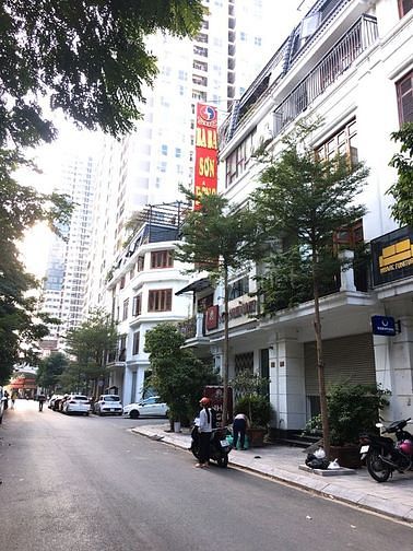 Bán nhà mặt phố Nguyễn Ngọc Vũ. Nhà xây 70m2*5 tầng, giá 18 tỷ TL