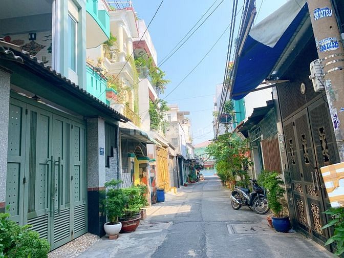 Bán nhà hẻm 6m thông đường Nguyễn Cửu Đàm DT: 4x15.5m đúc 2.5 tấm đẹp