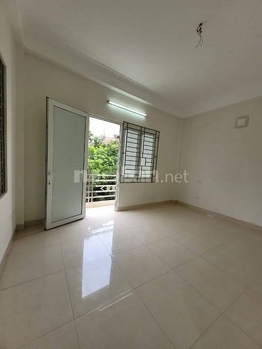 BÁN NHÀ PHÂN LÔ HOÀNG QUỐC VIỆT Ô TÔ ĐỖ GẦN, NGÕ THÔNG, 40M2, KHUNG BT