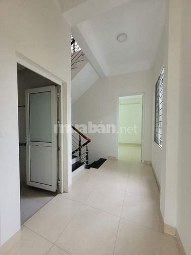BÁN NHÀ PHÂN LÔ HOÀNG QUỐC VIỆT Ô TÔ ĐỖ GẦN, NGÕ THÔNG, 40M2, KHUNG BT