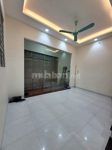 BÁN NHÀ PHÂN LÔ HOÀNG QUỐC VIỆT Ô TÔ ĐỖ GẦN, NGÕ THÔNG, 40M2, KHUNG BT