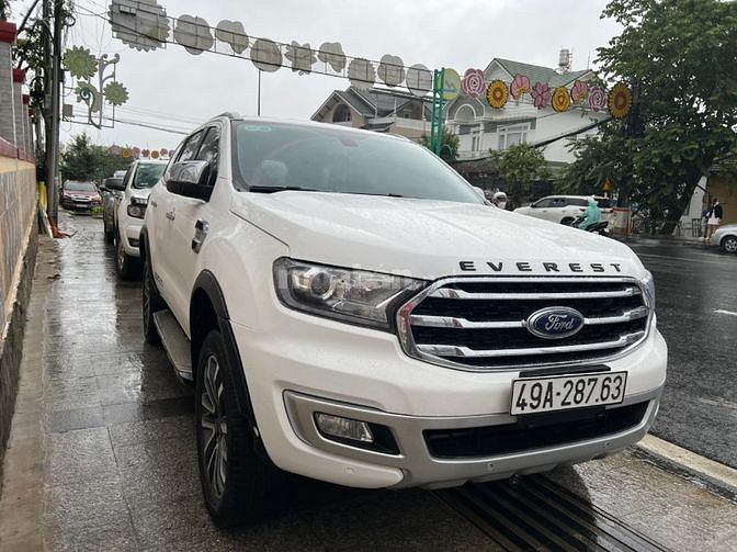 Bán xe Ford Everest 2,0AT turbo Titanium SX 2019, màu trắng