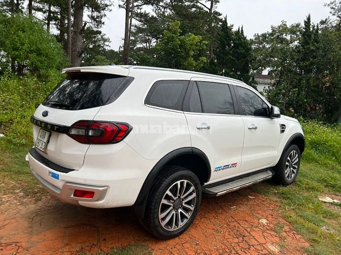 Bán xe Ford Everest 2,0AT turbo Titanium SX 2019, màu trắng