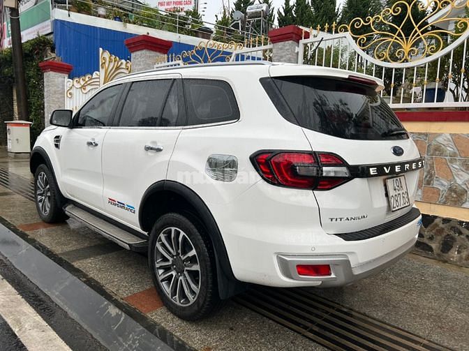 Bán xe Ford Everest 2,0AT turbo Titanium SX 2019, màu trắng