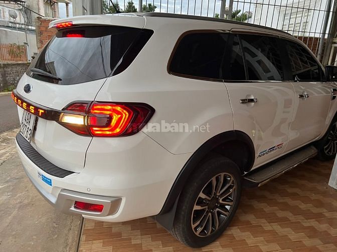 Bán xe Ford Everest 2,0AT turbo Titanium SX 2019, màu trắng
