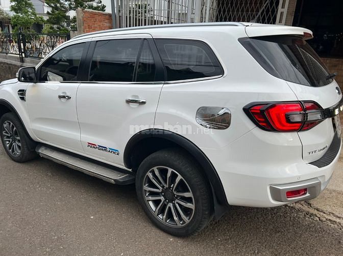 Bán xe Ford Everest 2,0AT turbo Titanium SX 2019, màu trắng