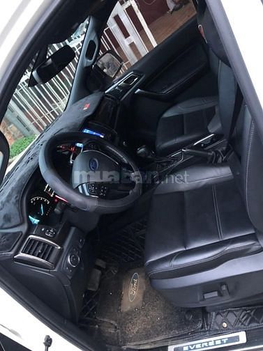 Bán xe Ford Everest 2,0AT turbo Titanium SX 2019, màu trắng