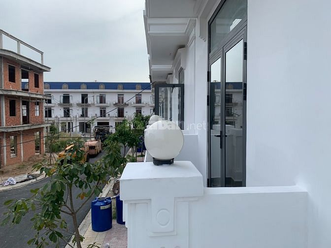 Kẹt tiền bán gấp nhà 1 trệt 2 lầu gần trường Cao Đẳng Bến Tre