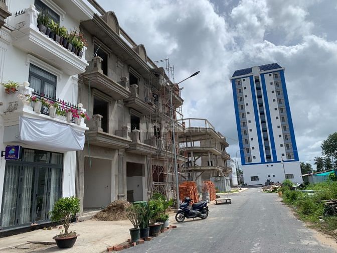 Kẹt tiền bán gấp nhà 1 trệt 2 lầu gần trường Cao Đẳng Bến Tre