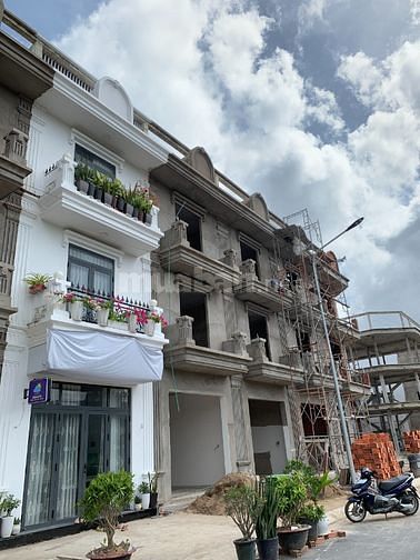 Kẹt tiền bán gấp nhà 1 trệt 2 lầu gần trường Cao Đẳng Bến Tre