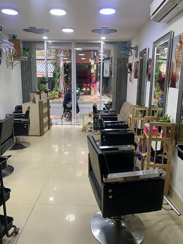 Cần thợ phụ tóc làm tại quận 5. Lương cơ bản + hoa hồng