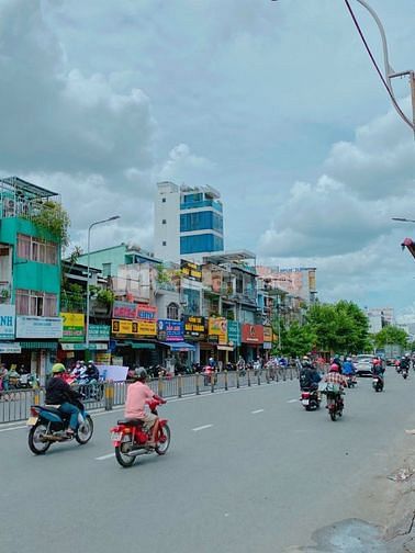 Mặt tiền Lý Thái Tổ, phường 1, Q3