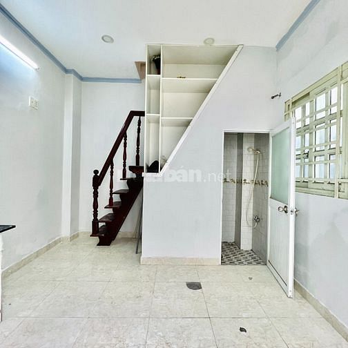 Nhà  nhỏ 55/ Nguyễn Văn Công 2 lầu 2PN sổ hồng riêng