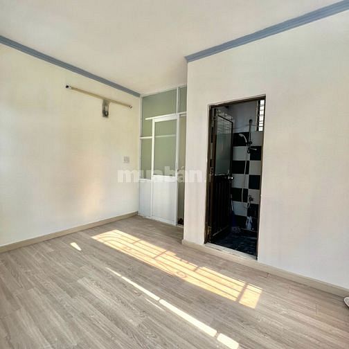 Nhà  nhỏ 55/ Nguyễn Văn Công 2 lầu 2PN sổ hồng riêng