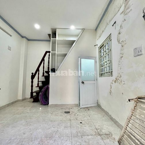 Nhà  nhỏ 55/ Nguyễn Văn Công 2 lầu 2PN sổ hồng riêng